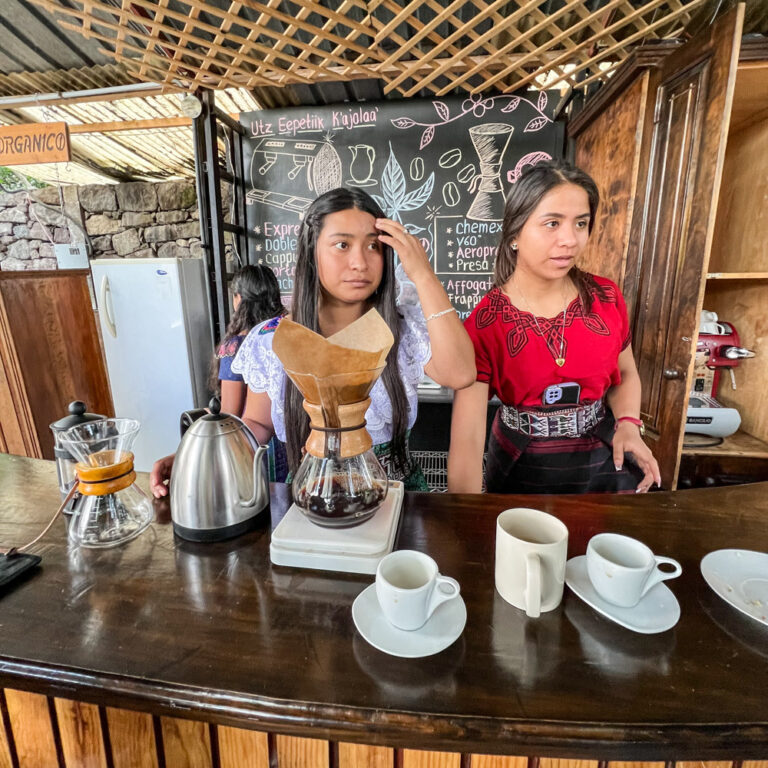 ADENISA – Unser Beitrag für einen Start-up junger Frauen am Atitlán-See